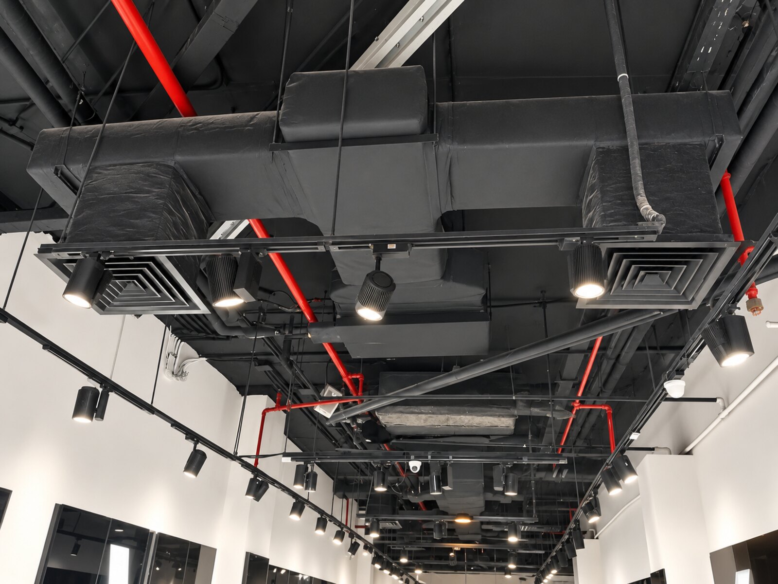 Venti, Cairo Festival City — earlier design — coordinated exposed ceiling, ducts and track lighting